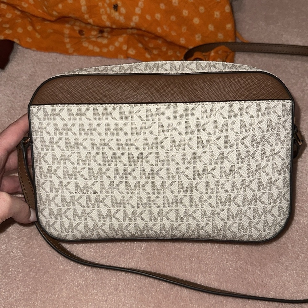 Michael Kors Jet Set Logo Crossbody Bag Vanilla NWOT - Picture 8 of 16